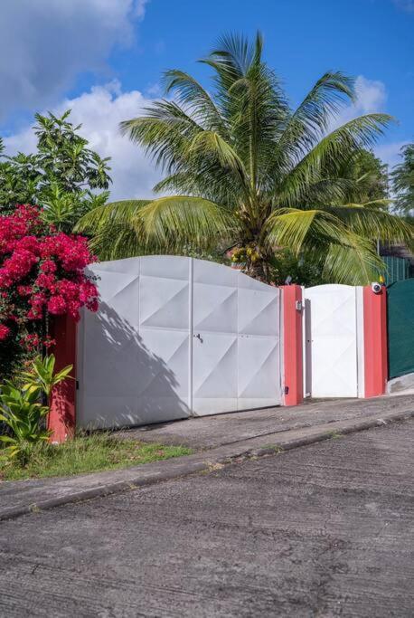 Spacieuse Villa Corossol Avec Piscine Et Jeux Exterieurs Le Gosier  Luaran gambar
